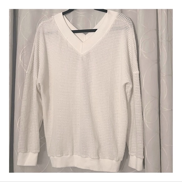 🩶 White Waffle Wide V Neck Pullover, Size M/L* - Picture 1 of 4